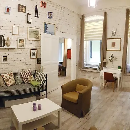 Bpr Wolf With Terrace Apartment Budapest